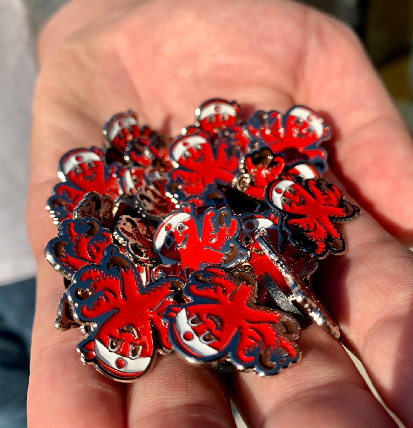 Red Octo Pin Y0